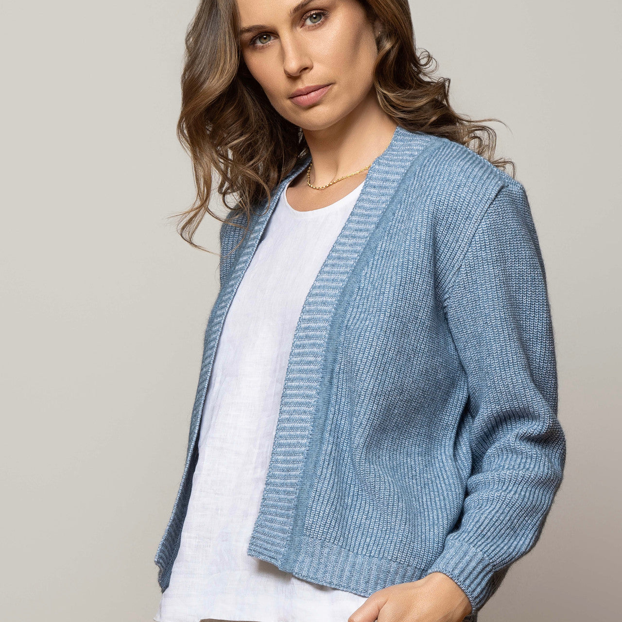 Noble Wilde Saisons - Serene Cardigan in Skyway/White
