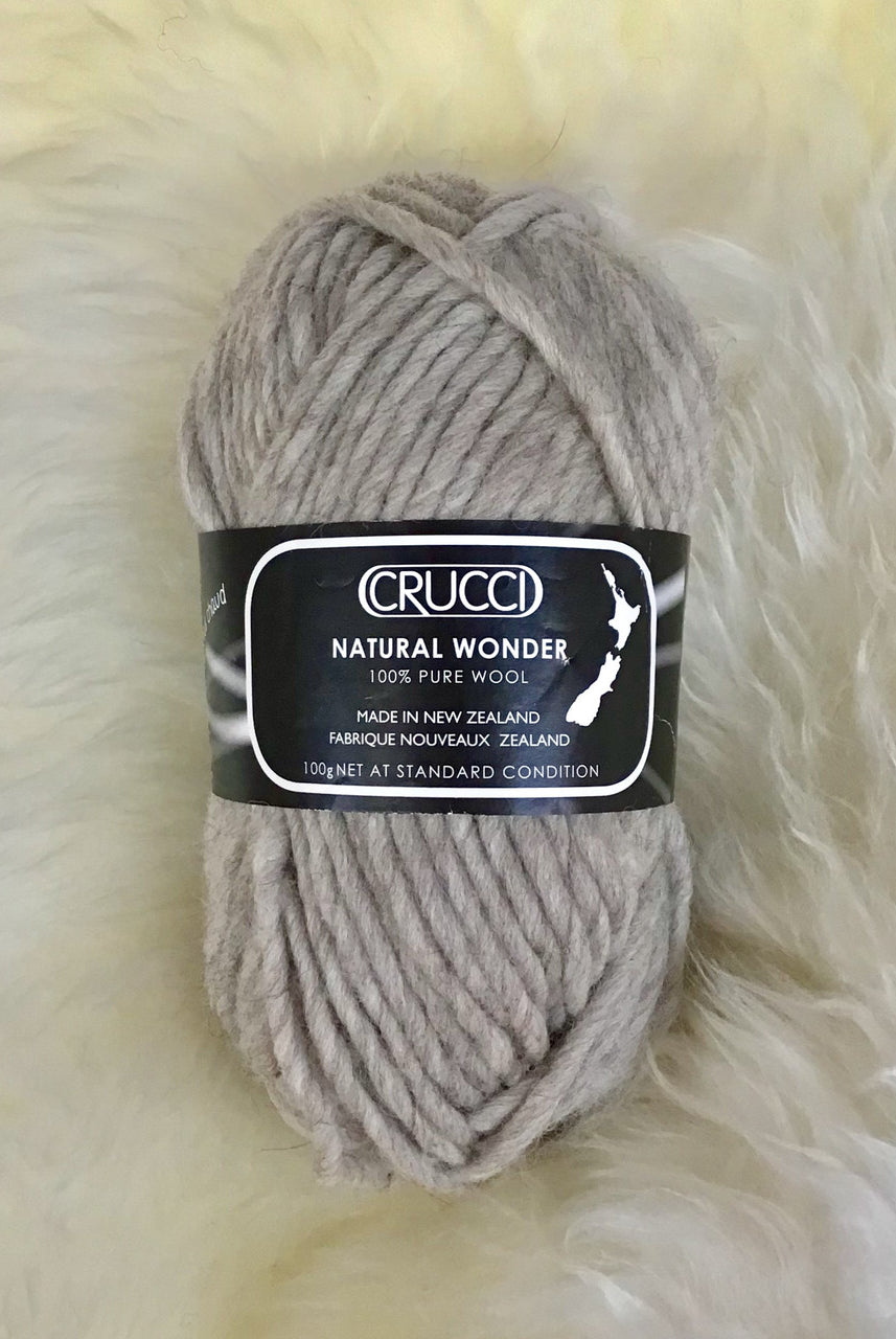 Ball of yarn in colour oatmeal.