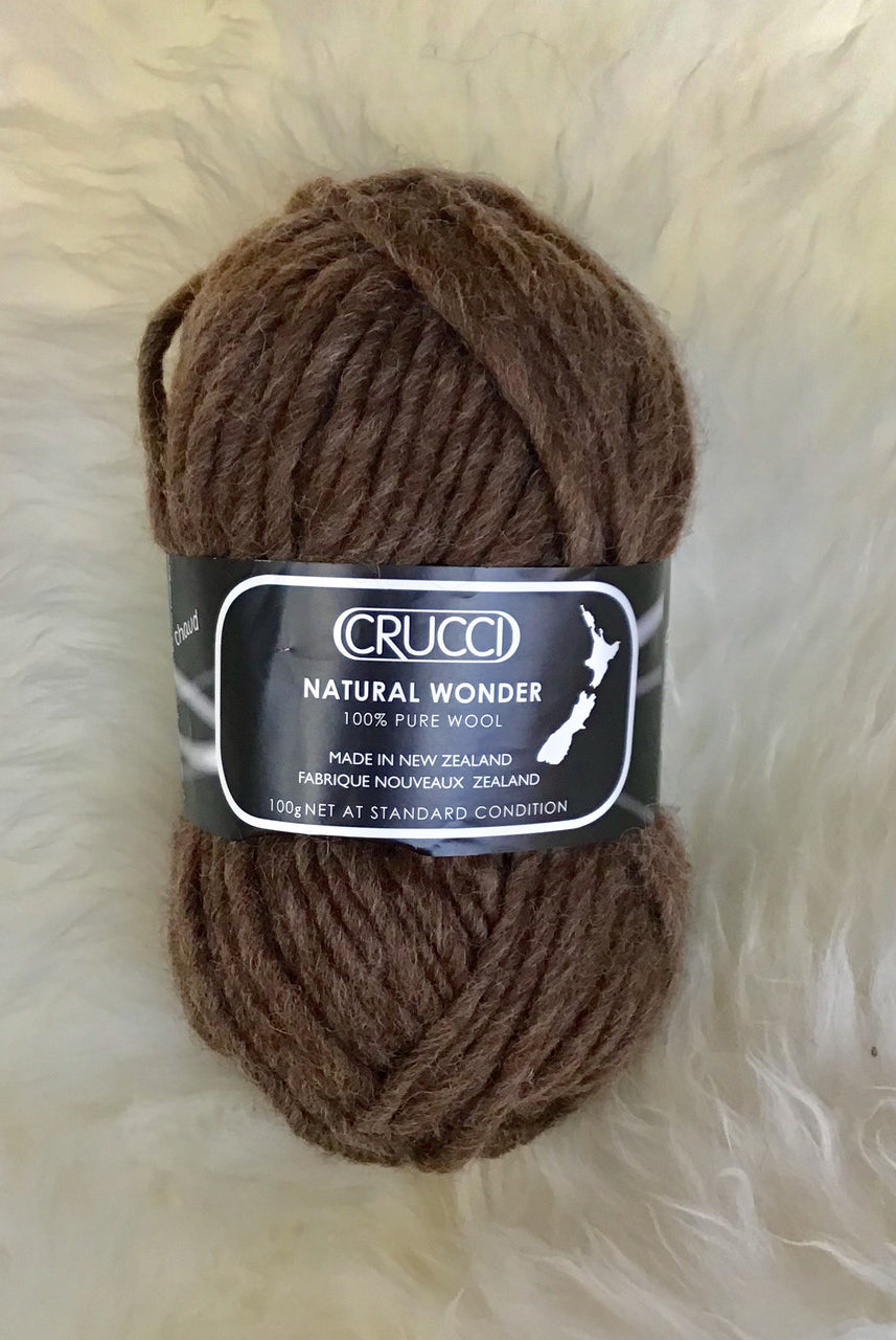 Ball of yarn in colour dark brown.