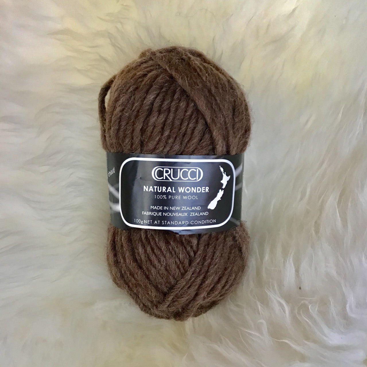 Ball of yarn in colour dark brown.