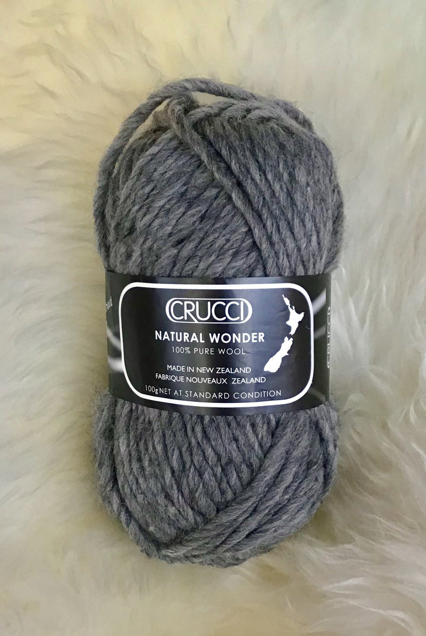 Ball of yarn in colour silver.