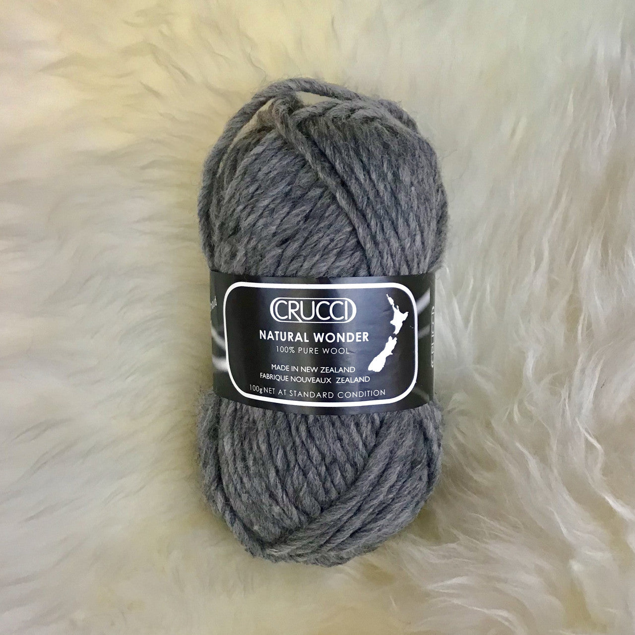 Ball of yarn in colour silver.
