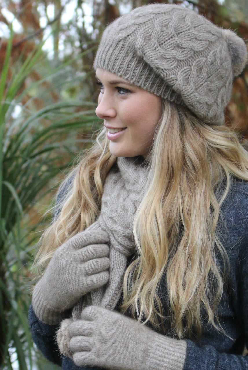 Beanie, scarf and gloves in colour Natural