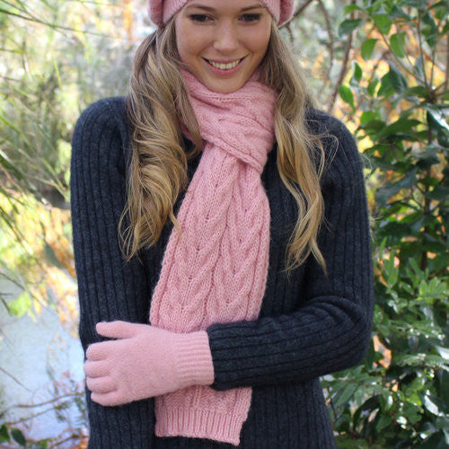 Beanie, scarf and gloves in colour Rose
