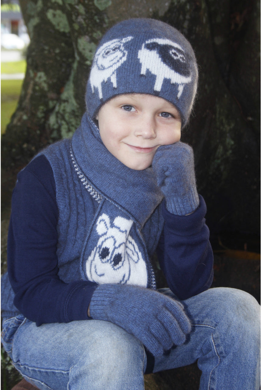 Boy sitting wearing Beanie in colour blue.