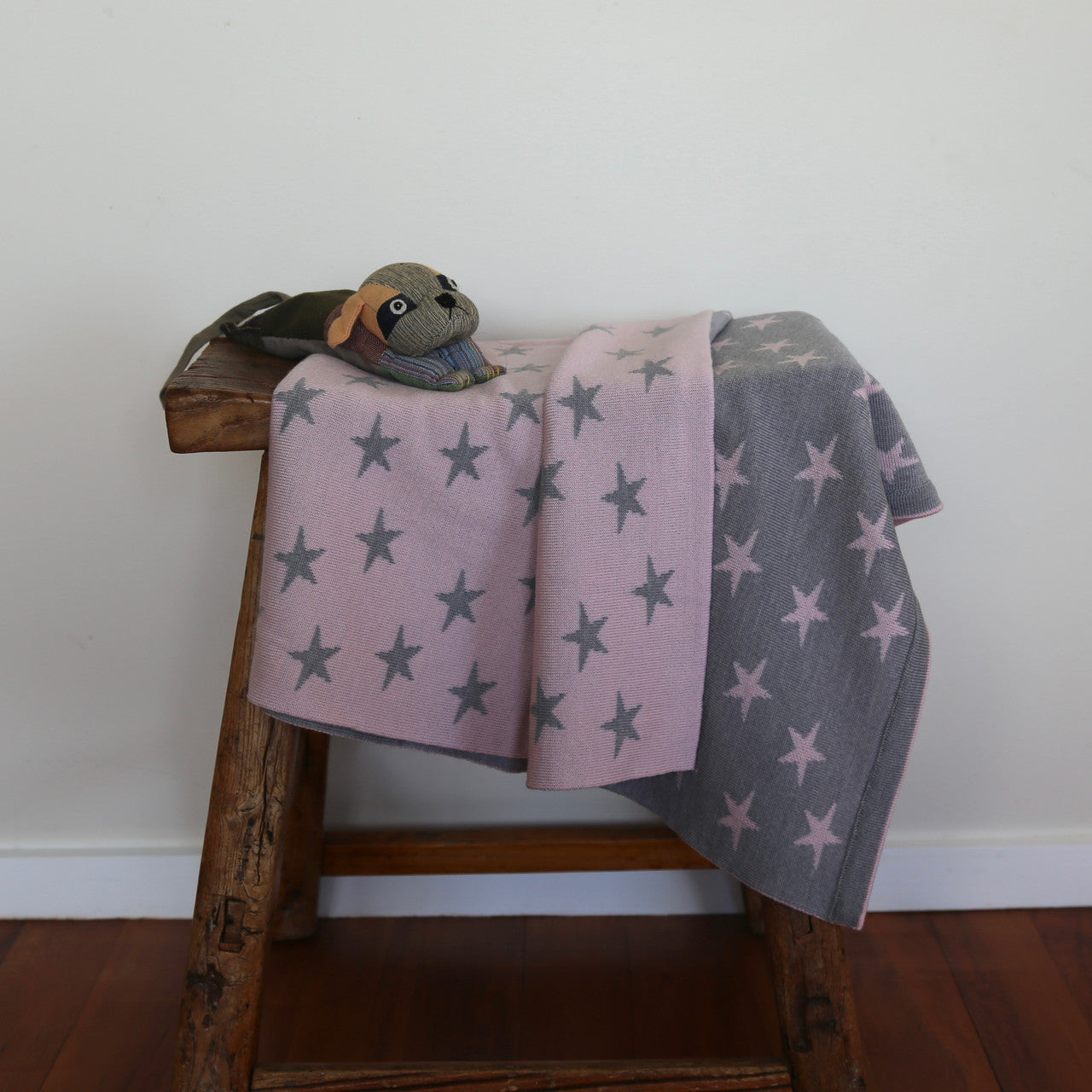 Babies Cot Blanket in colour Cinderella & Silver.