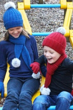 Children wearing beanie and scarf, colour Lagoon & Red