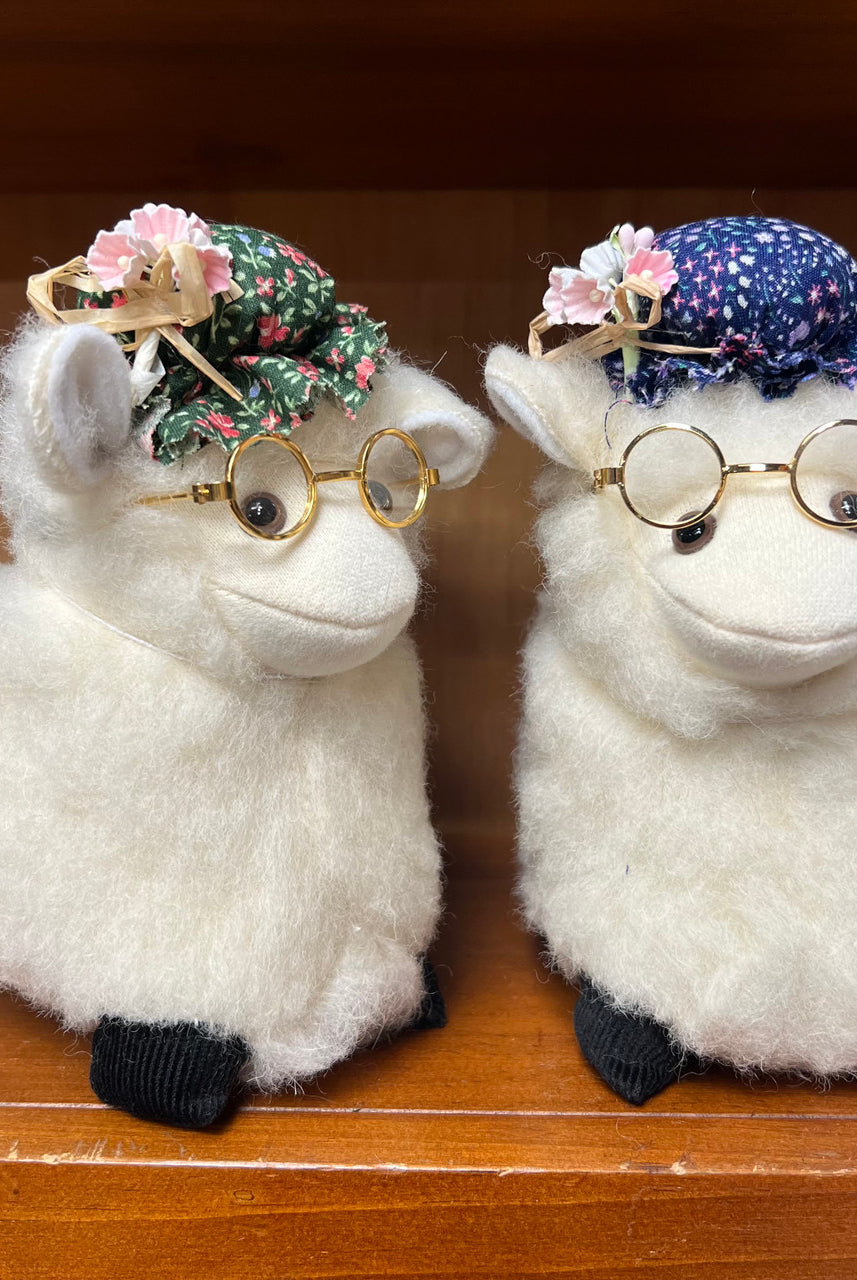 Rozcraft - Wool Romney Sheep with Hat and Glasses (WROMGH)