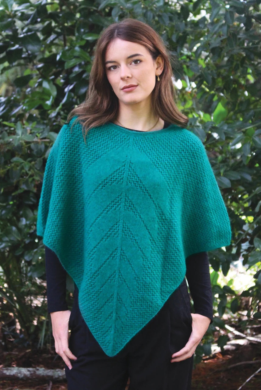 Lothlorian - Lace Poncho (9980) - Emerald