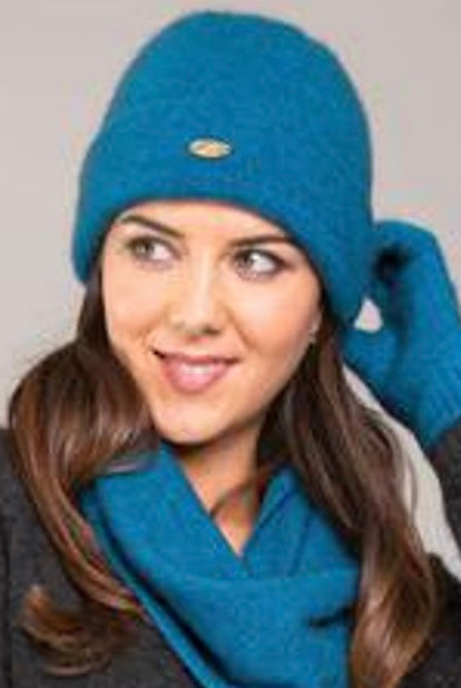 A woman wearing an Pacific-coloured Koru Merino and Possum Plain Beanie.