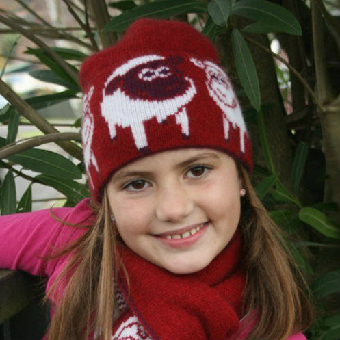 Girl wearing Beanie in colour red.