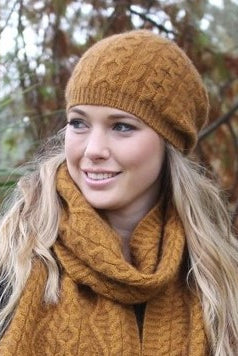 Beanie and scarf in colour Gold