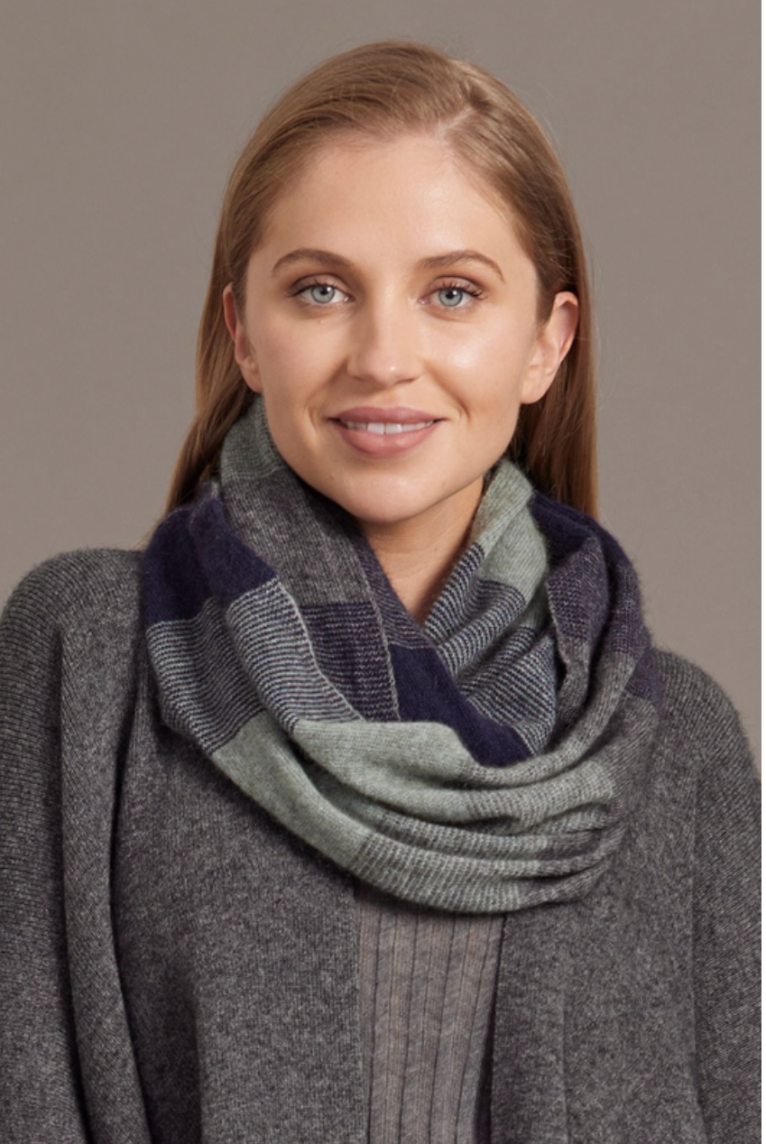 McDonald - Merino & Possum Ombre Snood (658) Frost