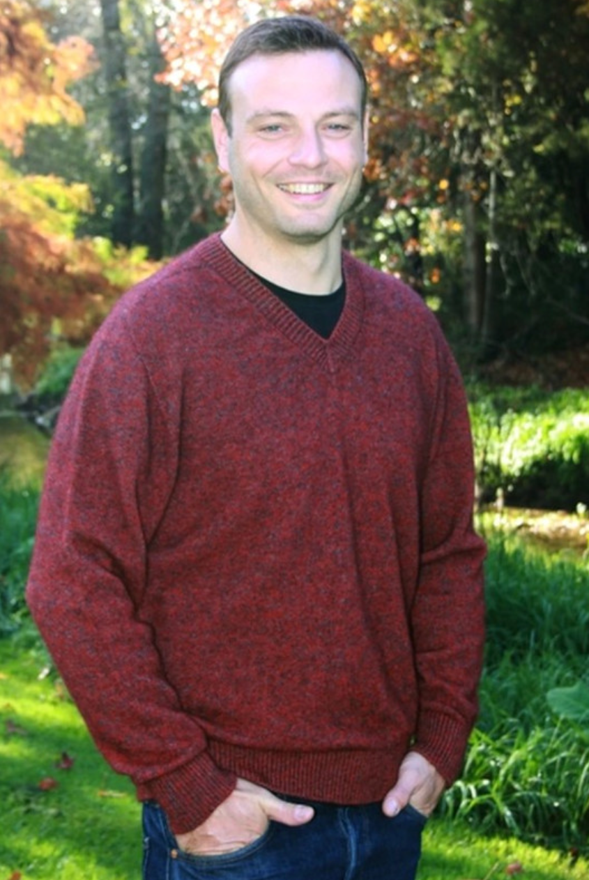 Lothlorian - Men's Plain V Neck Jumper (9830)Rust