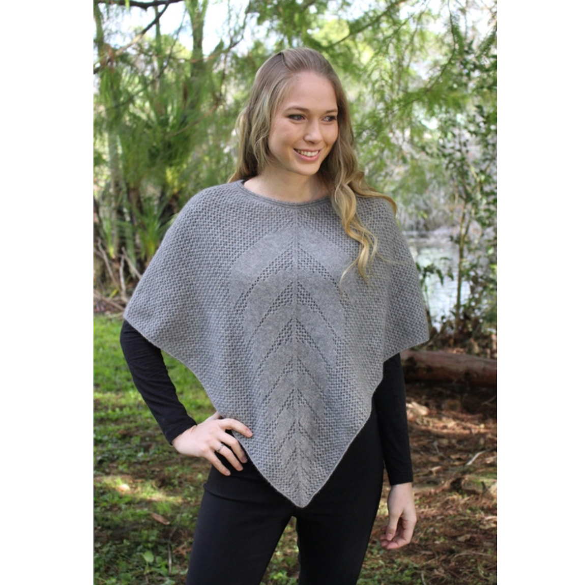Lothlorian - Lace Poncho (9980)