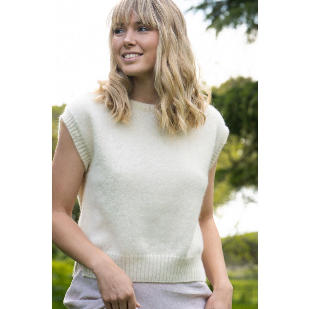 Lothlorian - Alpaca Plain Crew Neck Vest (ALP075)Natural