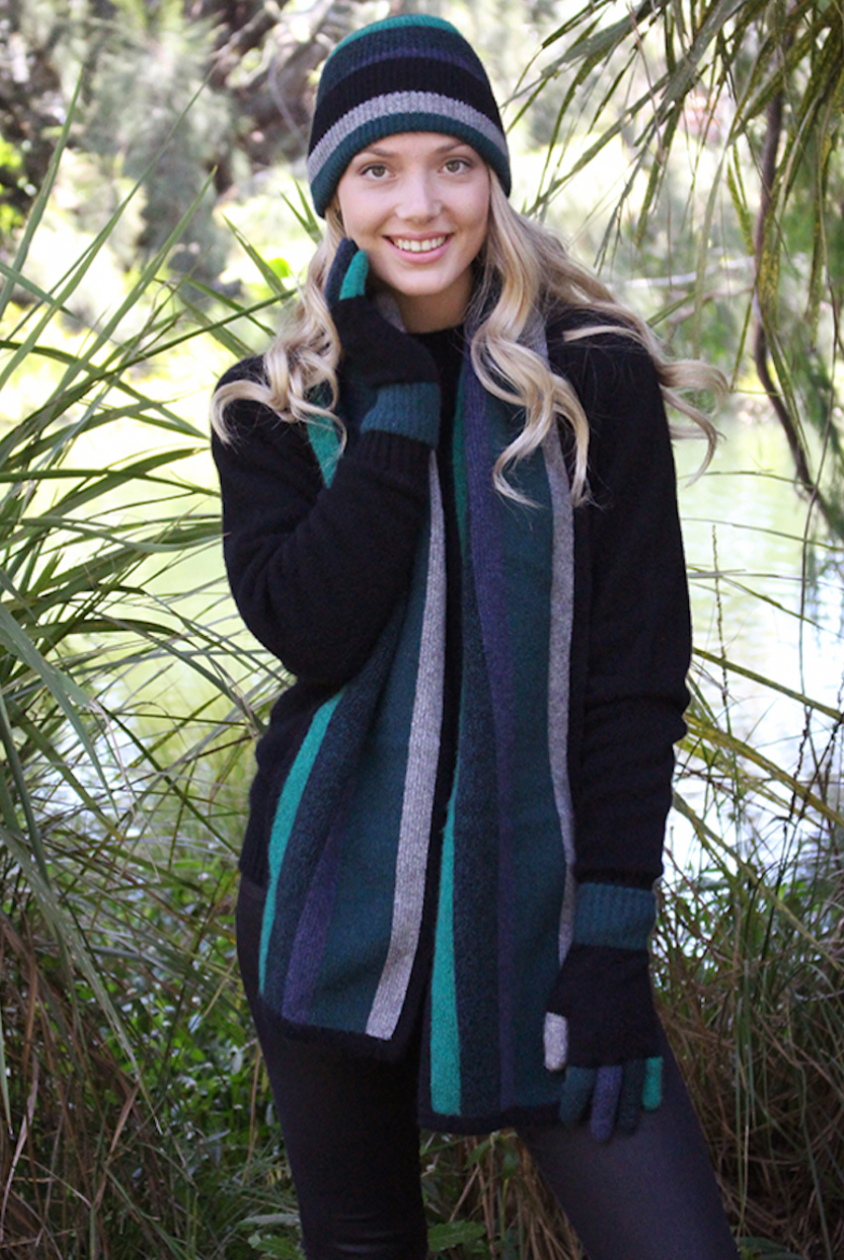 Woman wearing tempo scarf in colour Tasman