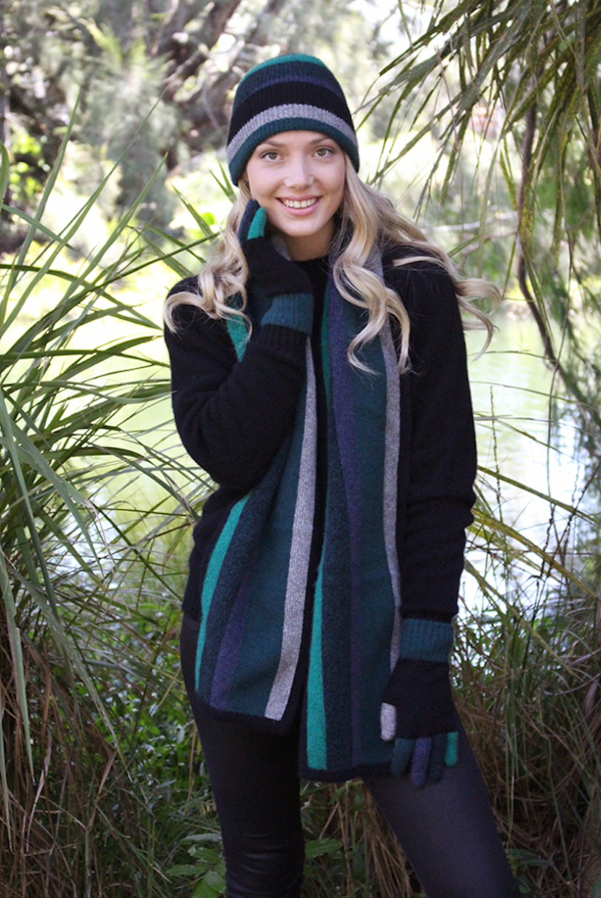 Scarf and beanie set in colour Tasman