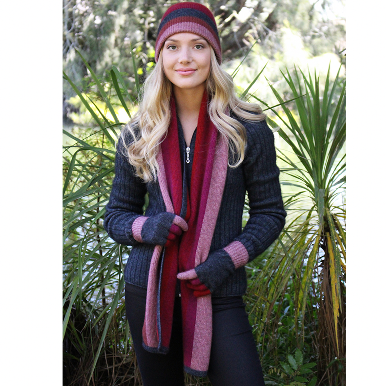 Scarf and beanie set in colour Pink