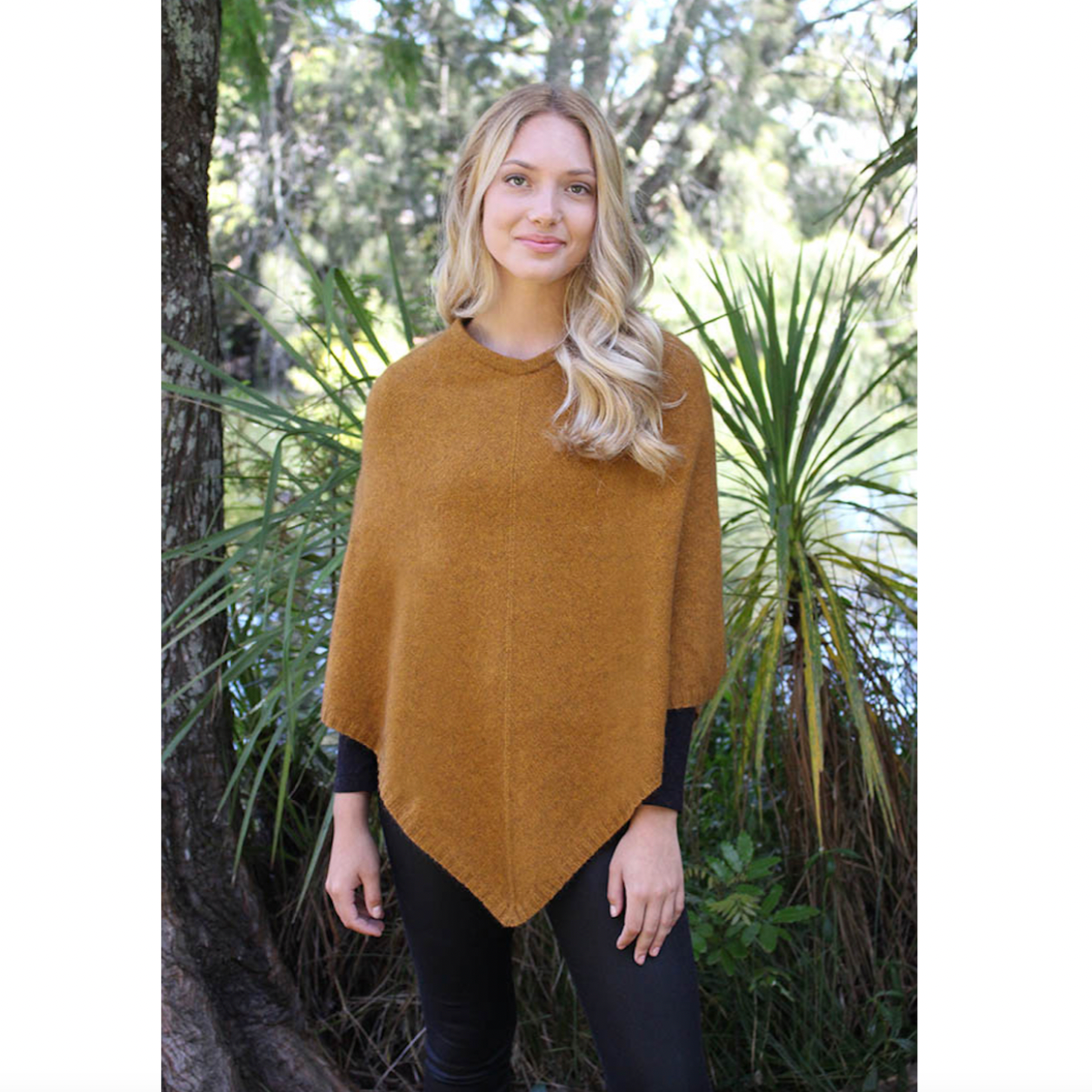 Lothlorian - Plain Poncho (9982) Gold