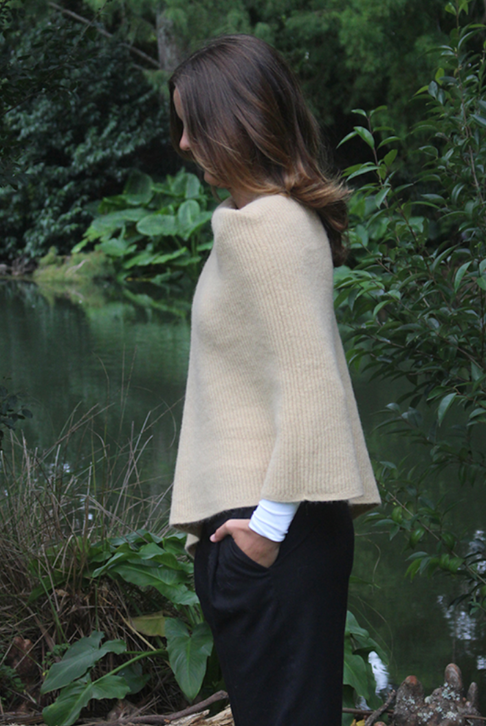 Lothlorian - Alpaca Rib Poncho (ALP051)Honey