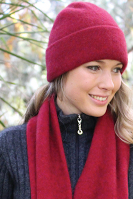 Lothlorian - Plain Beanie (9903)Raspberry
