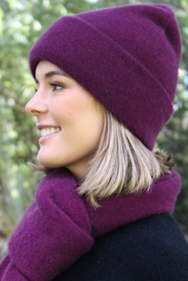 Lothlorian - Plain Beanie (9903)Berry