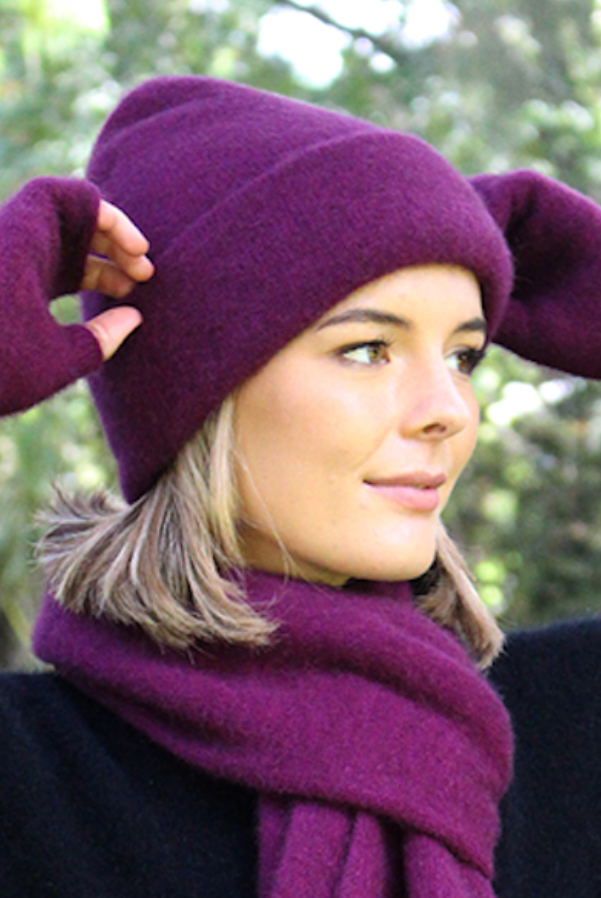 Lothlorian - Plain Beanie (9903)Berry