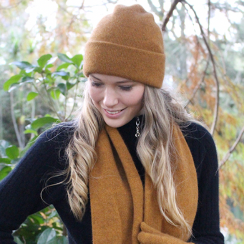 Lothlorian - Plain Beanie (9903)Gold