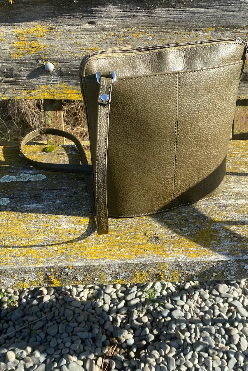 Baron & Burton- Large Genuine Leather Handbag (23832)