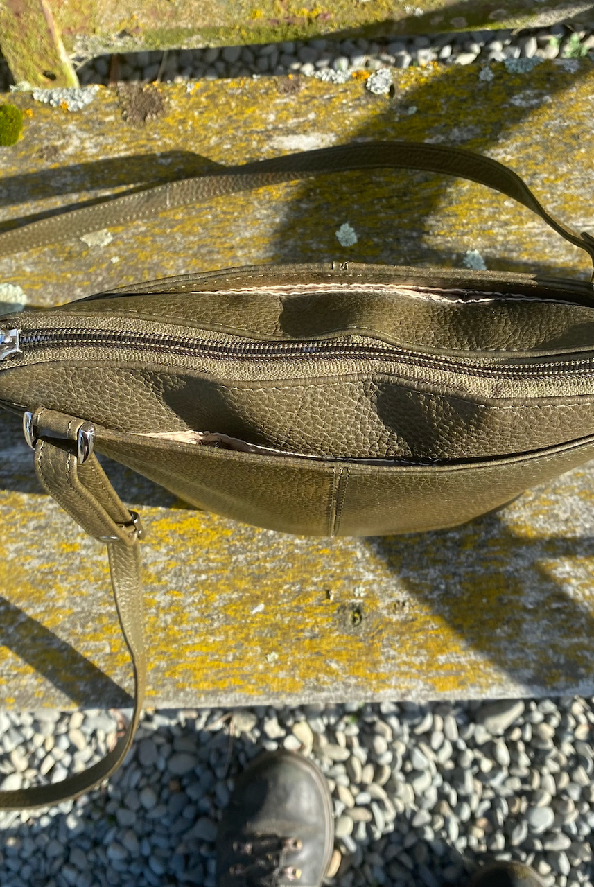 Baron & Burton- Large Genuine Leather Handbag (23832)