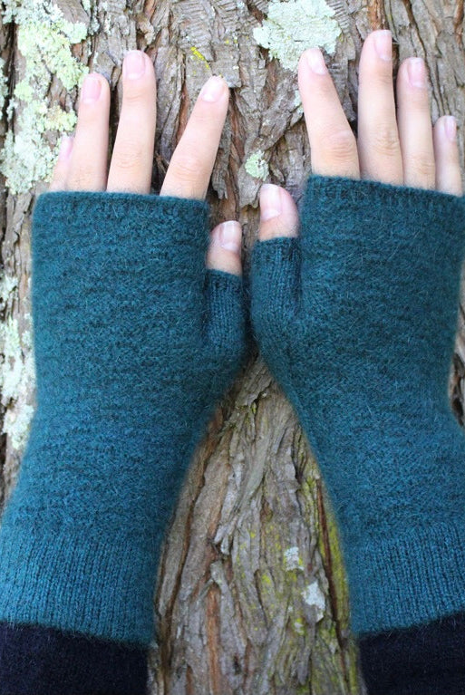 Fingerless gloves in colour Tasman
