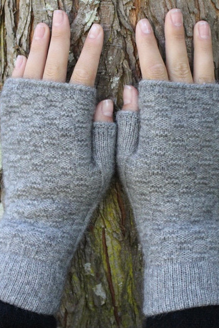 Fingerless gloves in colour Silver