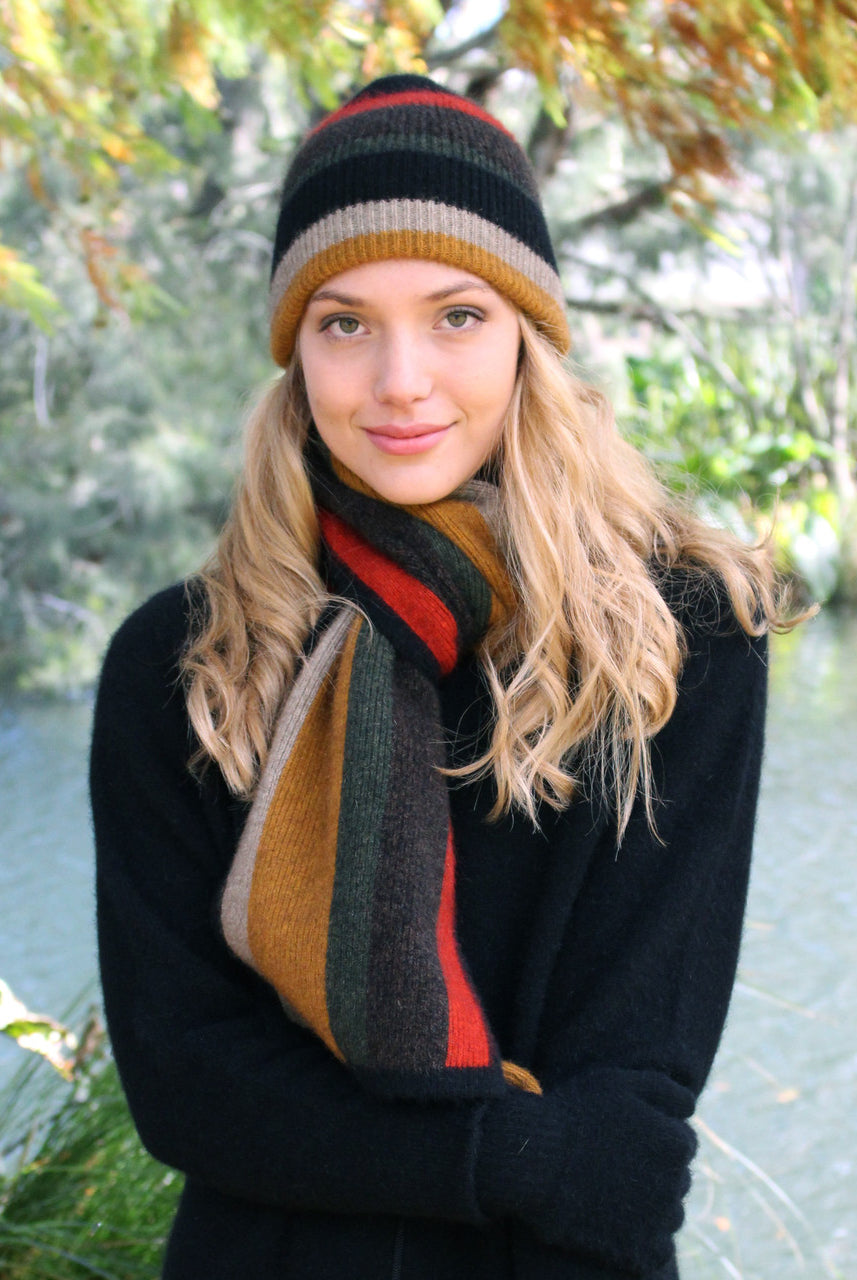 Scarf and beanie set in colour Gold