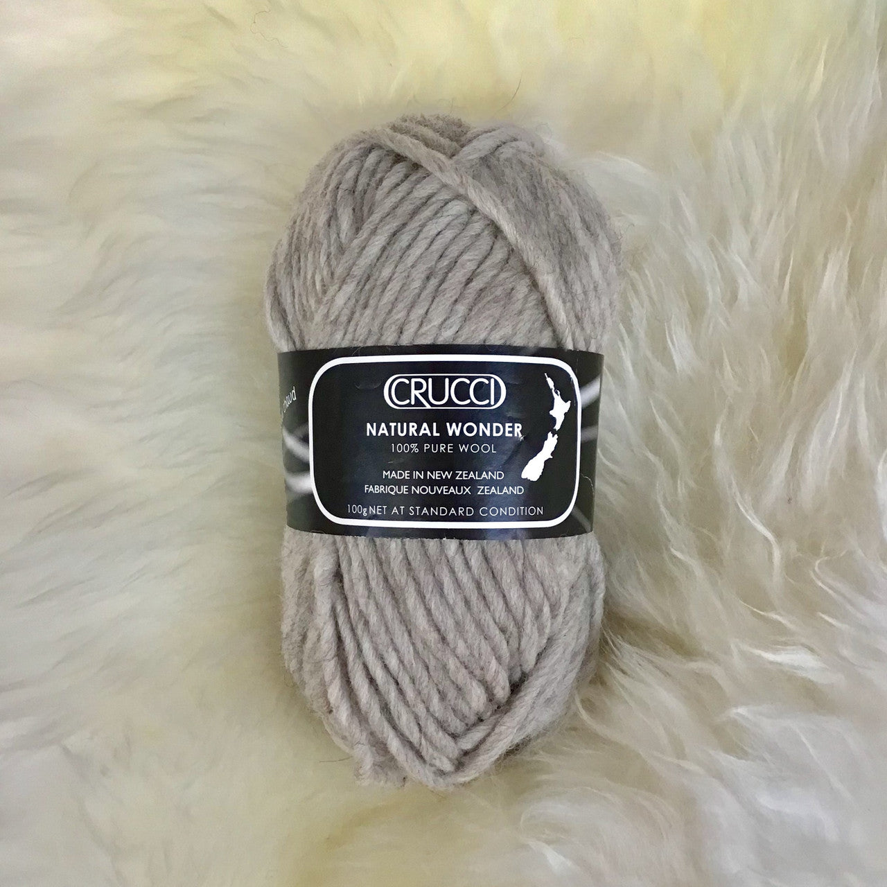 Ball of yarn in colour oatmeal.