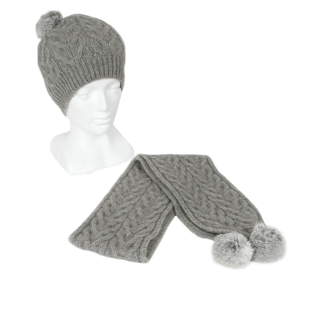 Silverscarf and beanie with pom poms