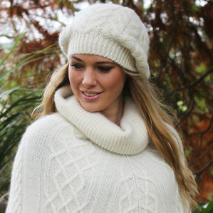 Girl wearing Beanie in colour Natural