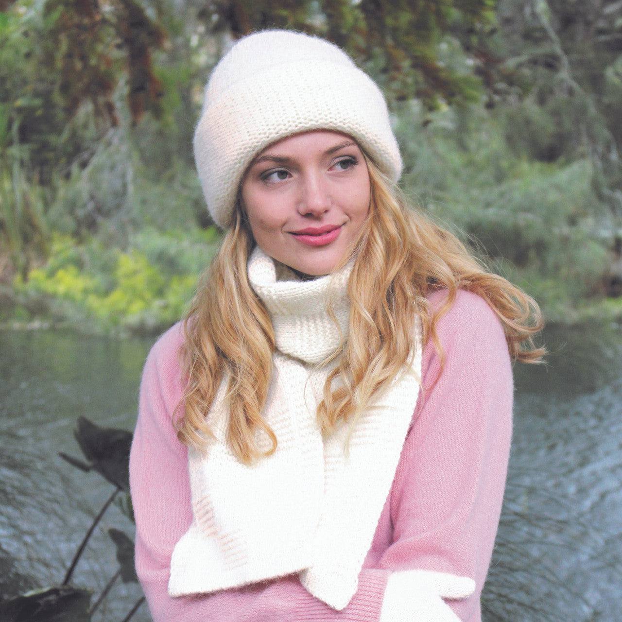 Alpaca accessories set in colour Natural