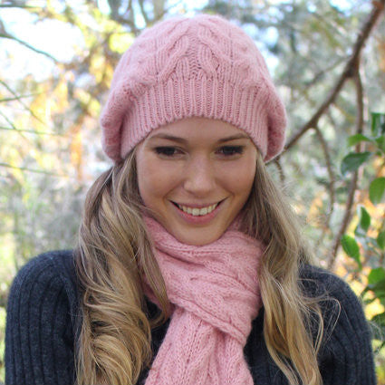 Girl wearing Beanie in colour Rose