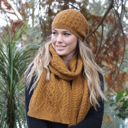 Beanie and scarf in colour Gold