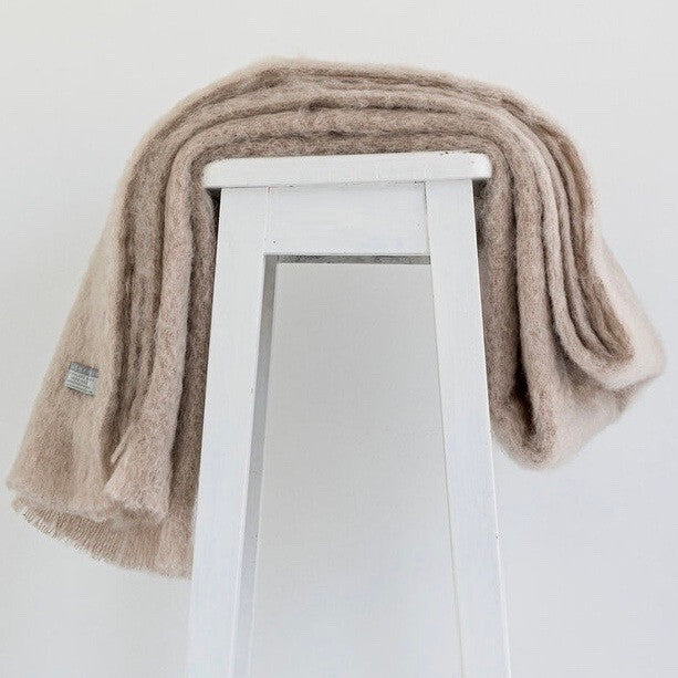 Paper colour mohair rug