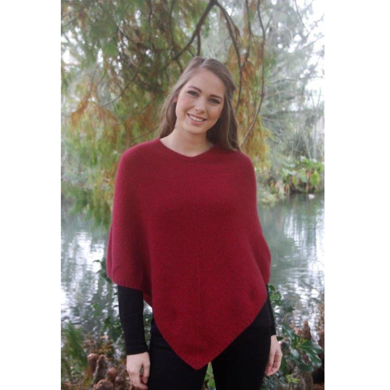 Lothlorian - Plain Poncho (9982)Raspberry