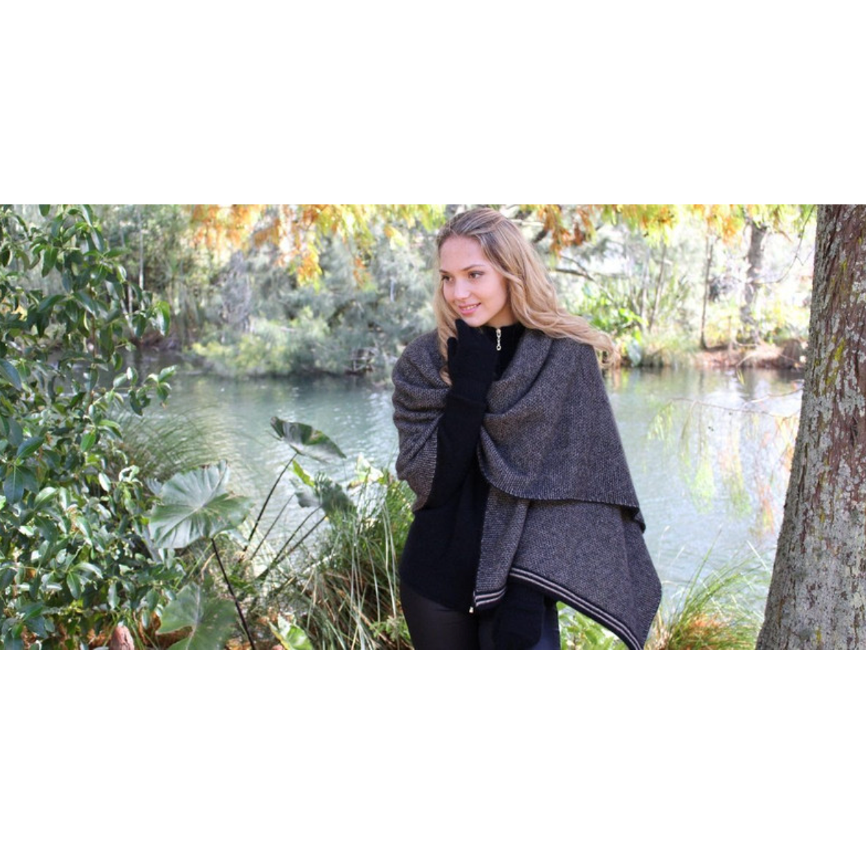 Lothlorian - Possum Wrap (9997)Black/Natural