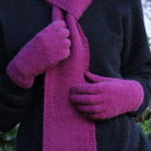 Lothlorian - Merino & Possum Plain Gloves (9901)Berry