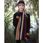 Woman wearing tempo scarf in colour Gold