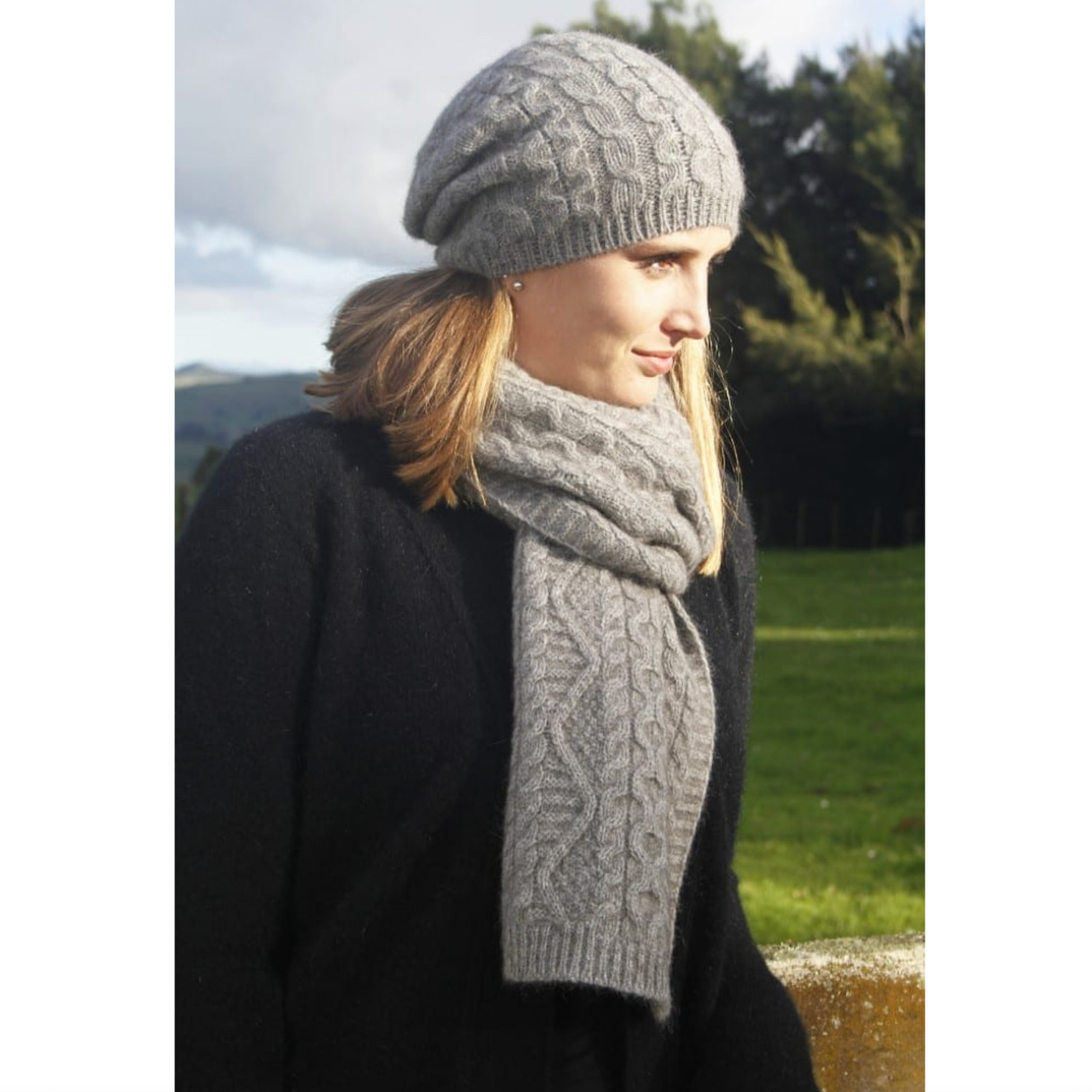 Beanie and scarf in colour Silver