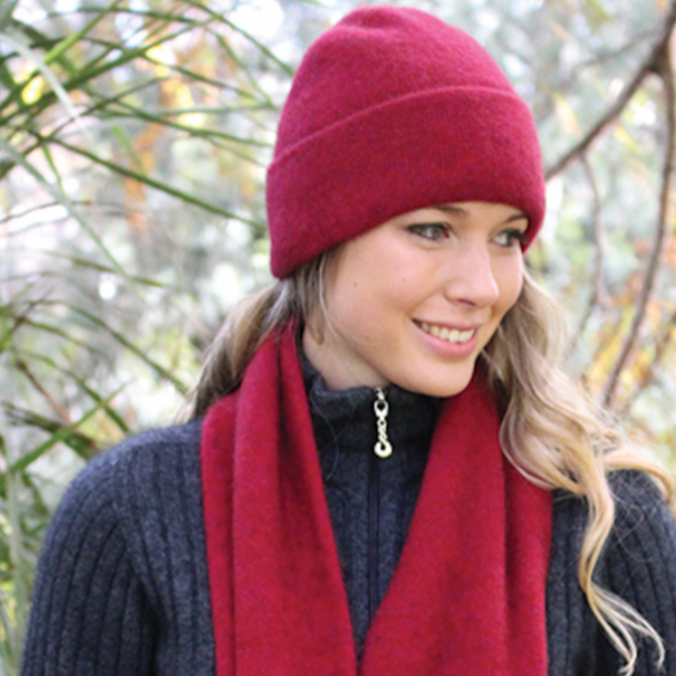 Lothlorian - Plain Beanie (9903)Raspberry