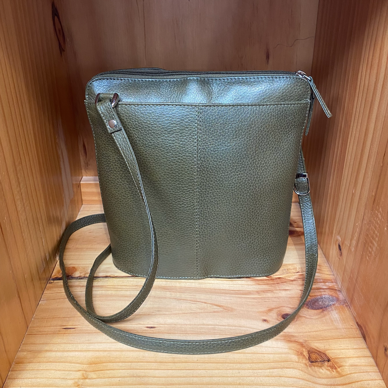 Baron & Burton- Large Genuine Leather Handbag (23832)