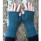 Fingerless gloves in colour Tasman