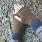 Fitted mittens in Denim/Gold